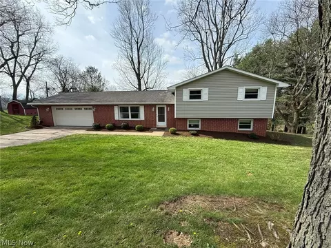 3135 Circleview Dr NW, Dover, OH 44622