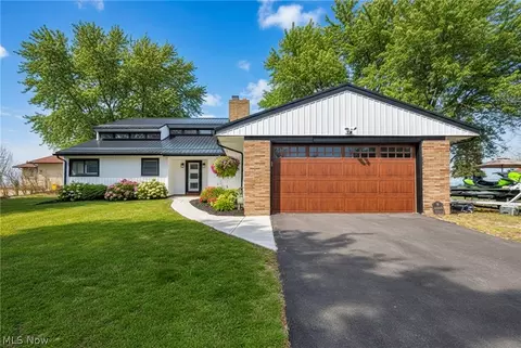 32321 Lake Shore Blvd, Willowick, OH 44095