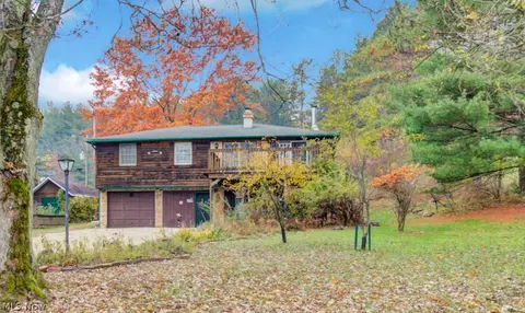 7 Choctaw Trl, Malvern, OH 44644