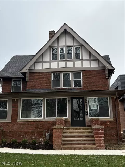 9805 Lake Ave, Cleveland, OH 44102