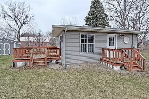 211 Orchard Ln, Kelleys Island, OH 43438