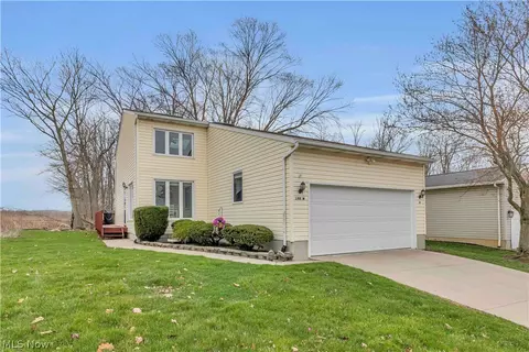 144 Royal Crest Dr #M, Seville, OH 44273