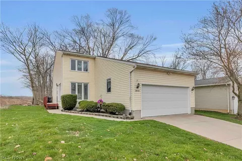 144 Royal Crest Dr #M, Seville, OH 44273
