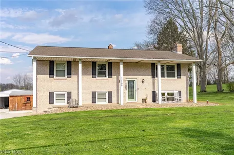 13700 Market Ave N, Hartville, OH 44632