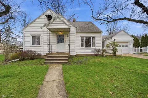 163 E Ford Ave, Barberton, OH 44203