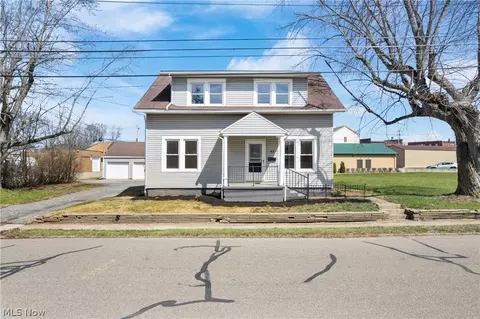 42 Ohio St SW, Navarre, OH 44662