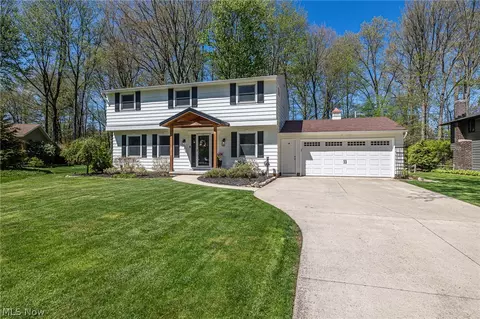 27446 Benwood Cir, North Olmsted, OH 44070
