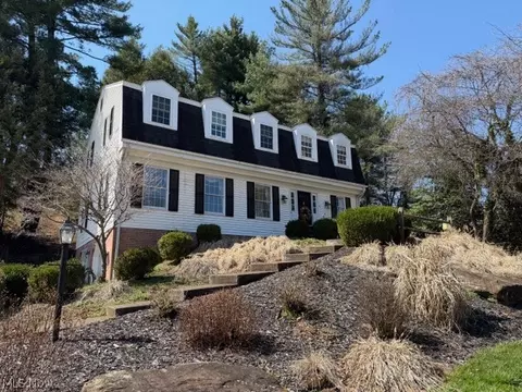 6 Lynnwood Dr, Vienna, WV 26105