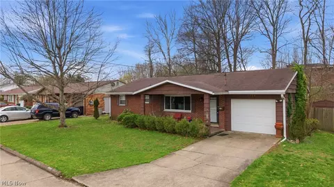 1902 42nd St, Parkersburg, WV 26104