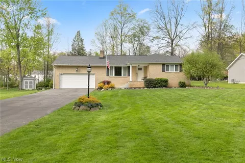 6987 White Oak Dr, Hubbard, OH 44425