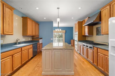 1205 Jonah Dr, Akron, OH 44321 photo 9