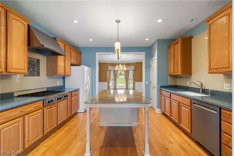1205 Jonah Dr, Akron, OH 44321 photo 7