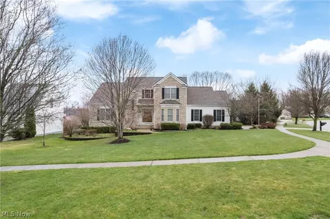 1205 Jonah Dr, Akron, OH 44321 photo 2