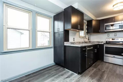 Kitchen - 28855 Hazel Ave, Wickliffe, OH 44092 photo 4 of 5