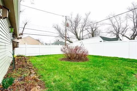 Exterior - 28855 Hazel Ave, Wickliffe, OH 44092 photo 6 of 8
