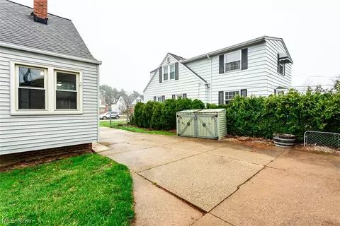 Exterior - 28855 Hazel Ave, Wickliffe, OH 44092 photo 5 of 8