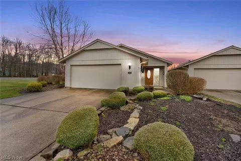 22137 Meadownorth Ct, Strongsville, OH 44149