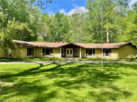 9251 Boyer Ln, Kirtland Hills, OH 44060