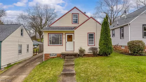1614 Colonial Blvd NE, Canton, OH 44714