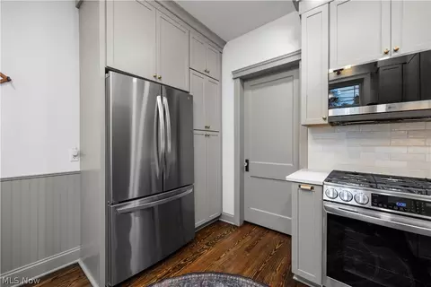 Kitchen - 150 Denison Ave, Elyria, OH 44035 photo 3 of 4