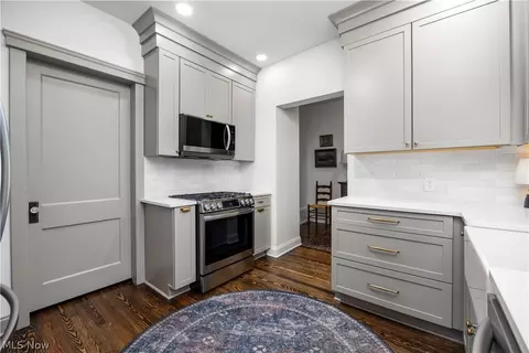 Kitchen - 150 Denison Ave, Elyria, OH 44035 photo 2 of 4