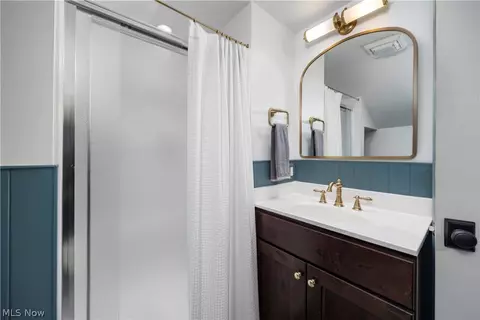 Bath - 150 Denison Ave, Elyria, OH 44035 photo 3 of 4