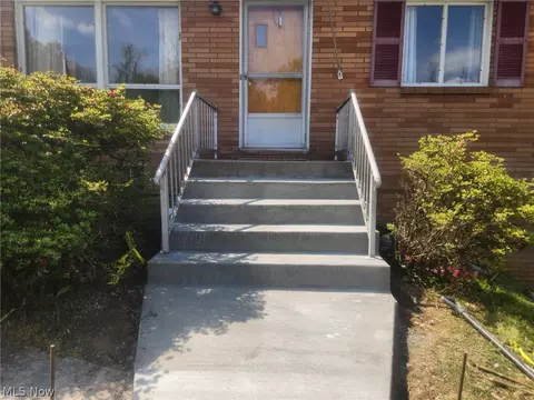238 Meadowbrook Dr, Steubenville, OH 43953