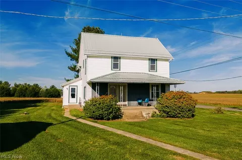 15 Glecoe Rd SW, Dellroy, OH 44620