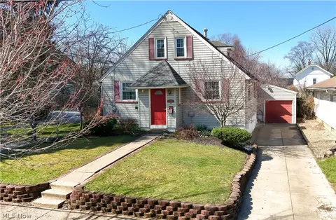 2452 Clara St, Cuyahoga Falls, OH 44221