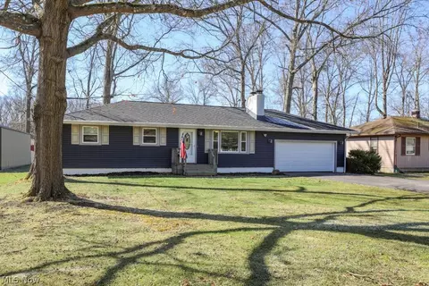 17997 Hillcrest Dr, Lake Milton, OH 44429