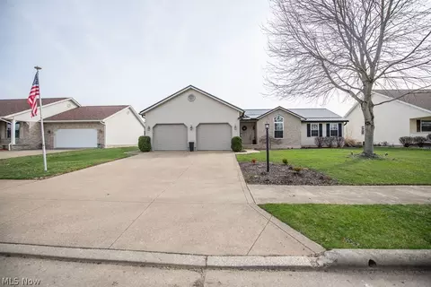 316 Creekside Rd SE, New Philadelphia, OH 44663