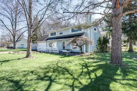 22 Van Doren Dr, Cuyahoga Falls, OH 44221