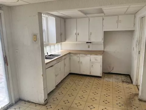 Kitchen - 5127 Erwin St, Maple Heights, OH 44137 photo 2 of 2