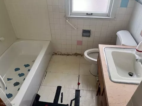 Bath - 5127 Erwin St, Maple Heights, OH 44137 photo 1 of 1