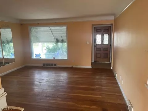 Living - 5127 Erwin St, Maple Heights, OH 44137 photo 1 of 2