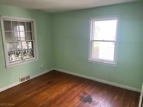 Bedroom - 5127 Erwin St, Maple Heights, OH 44137 photo 1 of 6