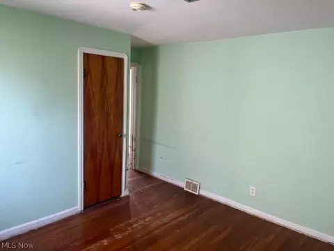 Bedroom - 5127 Erwin St, Maple Heights, OH 44137 photo 2 of 6