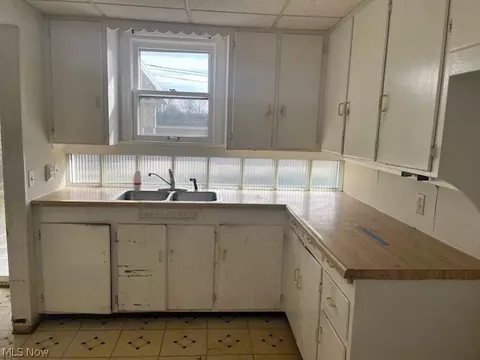 Kitchen - 5127 Erwin St, Maple Heights, OH 44137 photo 1 of 2