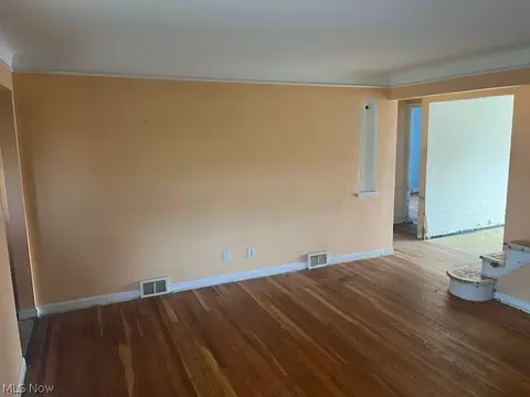 Living - 5127 Erwin St, Maple Heights, OH 44137 photo 2 of 2