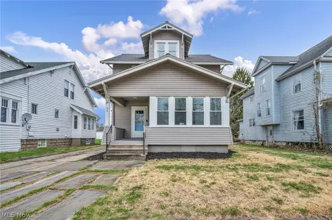 39 25th St NW, Barberton, OH 44203