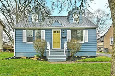 1787 Bonnie Brae Ave NE, Warren, OH 44483