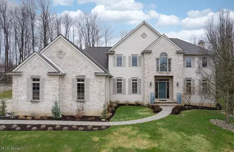 388 W Saint Andrews Dr, Highland Heights, OH 44143