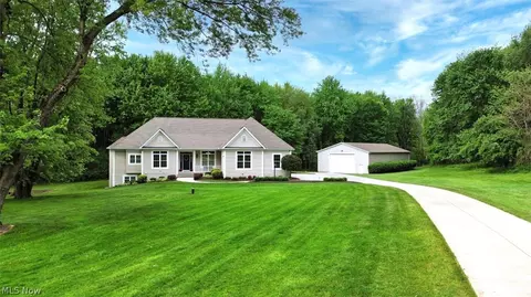 11101 E Washington St, Chagrin Falls, OH 44023
