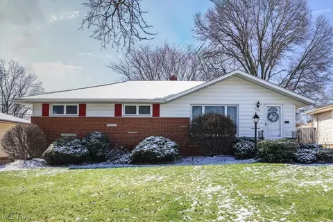 2915 Friar Dr, Parma, OH 44134