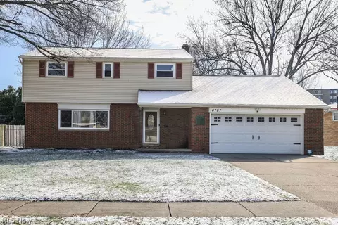 6787 Anthony Ln, Parma Heights, OH 44130