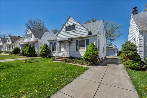 934 E 220th St, Euclid, OH 44119 photo 3