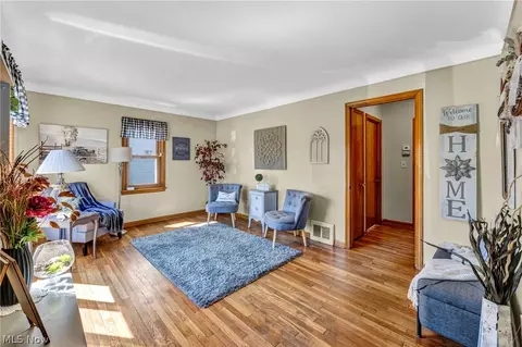 934 E 220th St, Euclid, OH 44119 photo 8