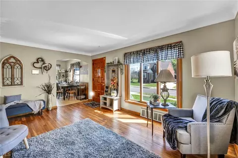 934 E 220th St, Euclid, OH 44119 photo 5