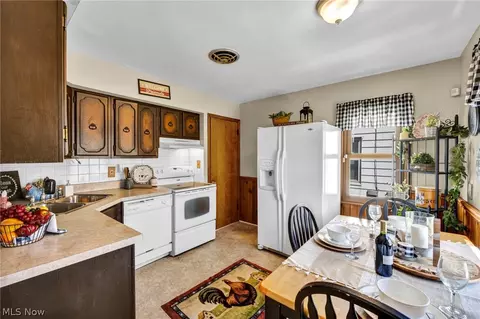 934 E 220th St, Euclid, OH 44119 photo 14