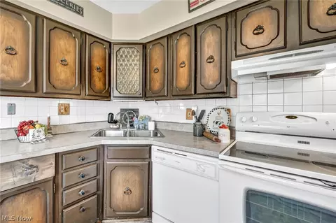 934 E 220th St, Euclid, OH 44119 photo 15